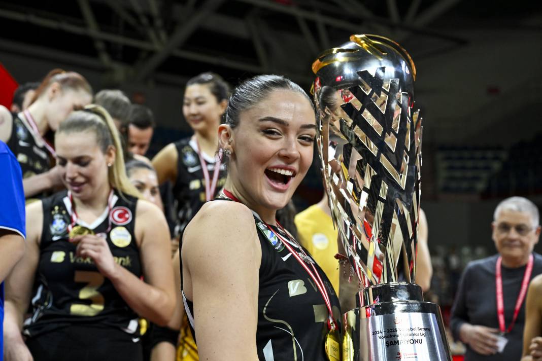 Zehra Güneş ve arkadaşlarından çılgın kutlama 5